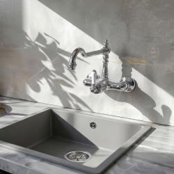 Torneira de cozinha nostálgica Hermitage R de parede Cromada 10.9021