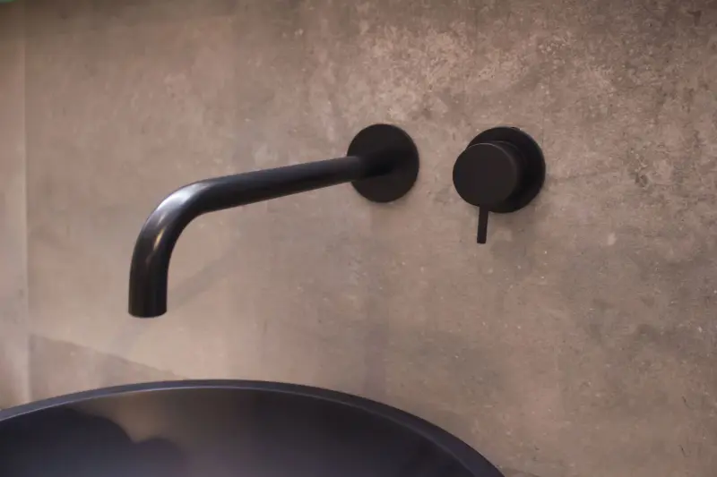 Torneira embutida para lavatório Watervolution Flow em preto mate com bico de 25 cm T116BPR-25
