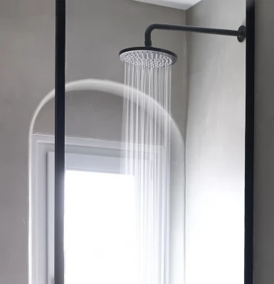 Chuveiro de cabeça Waterrevolution Flow 200 mm com conexão de parede em preto fosco T1641PR