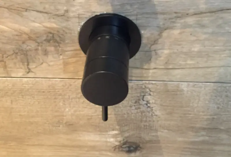 Waterevolution Flow built-in shower thermostat with round rosette, matte black 1208778082 T142TBPR