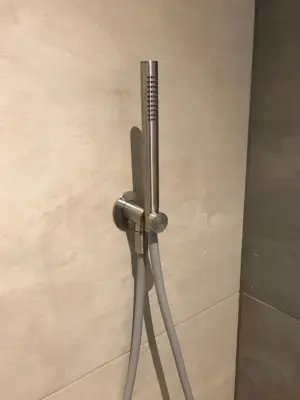 Conjunto completo de torneiras para banheira Watervolution Flow com ligação à parede, totalmente em aço inoxidável T1621IE