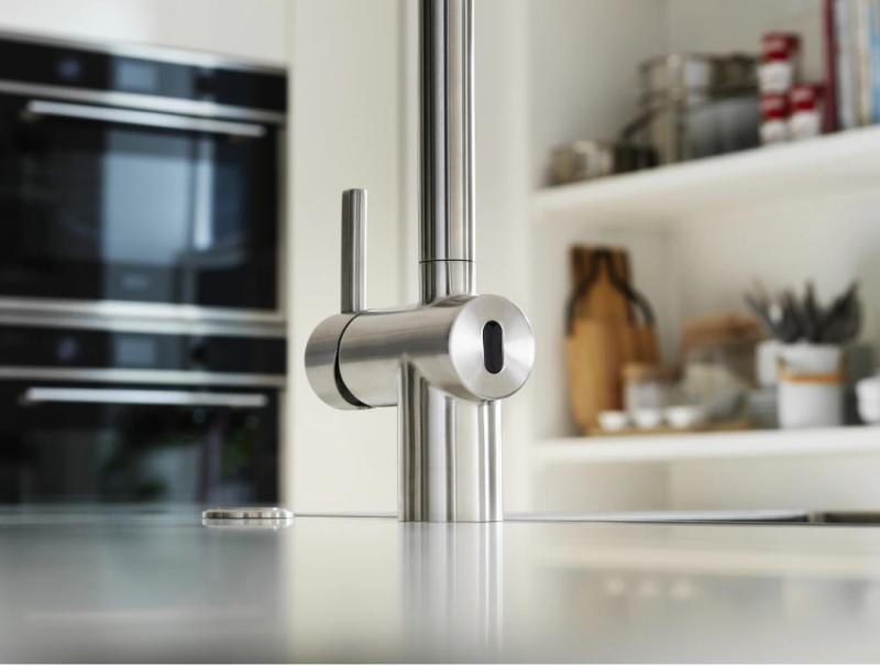 Franke torneira de cozinha com sensor em aço inox escovado Atlas Neo com bica extensível inox 115.0625.523