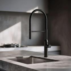 Quadri Stamford torneira de cozinha alta com bica flexível preto fosco 1208956079