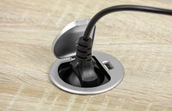 Indux Cover embutido com tomada de cozinha aterrada em bancada com USB e tomada na cor prata 1208957394