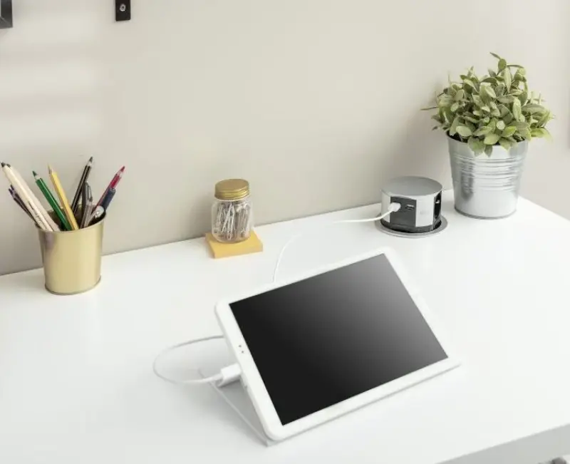 Indux Push embutido prata com aterramento para cozinha em bancada com 3 tomadas e 2 x USB 1208957411