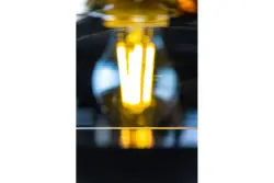 Luminária suspensa clássica Decor Marite preta com vidro tingido de ouro, diâmetro 26 cm 7085.