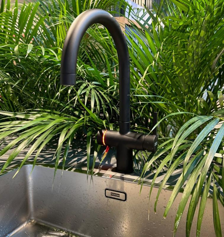 Franke Maris water hub 4L caldeira 3-1 com torneira eletrônica de água fervente Touch preto fosco 160.0702.518