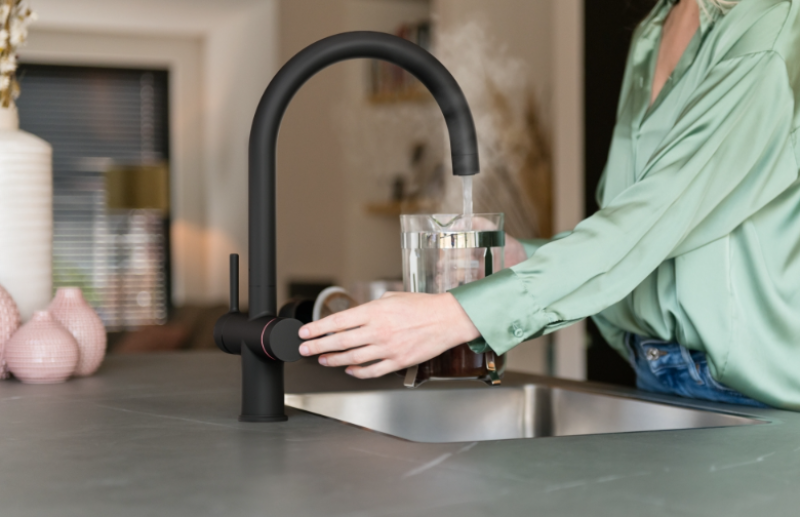 Franke Maris water hub 4L caldeira 3-1 com torneira eletrônica de água fervente Touch preto fosco 160.0702.518