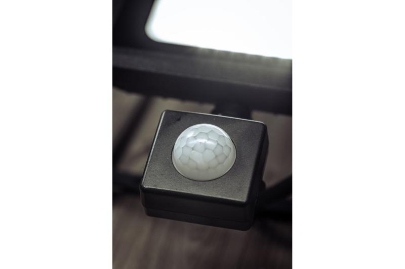 Holofote INEXT LED com sensor de movimento, 10W, 800lm, AC220-240V, 50/60 Hz, PF> 0.9, RA> 80, IP65, 120 1208962858
