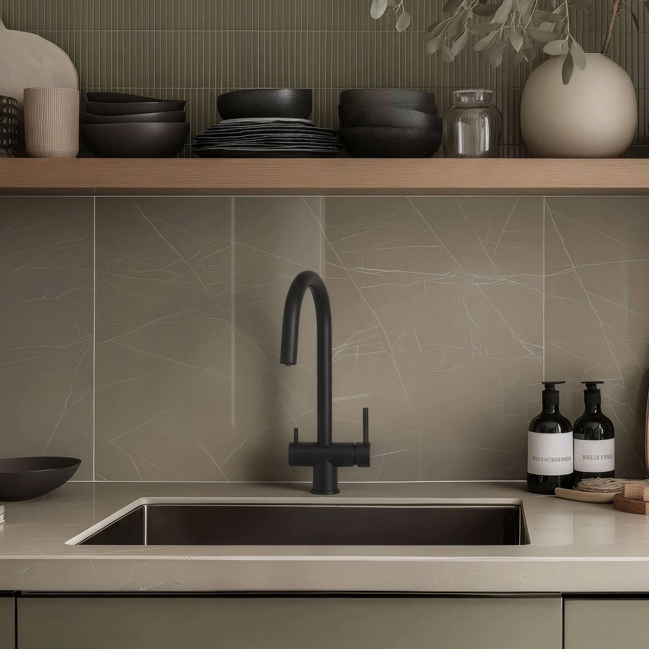 Quadri Leichester Torneira de Cozinha Preta 3-vias com uma conexão extra para água filtrada 1208967671