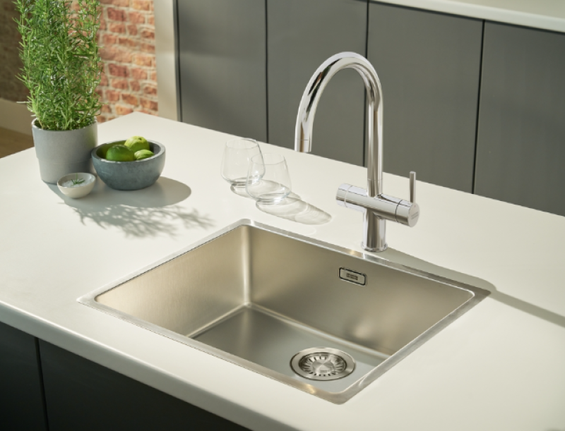 Franke Maris Water Hub 7L Caldeira 3-1 com Torneira Eletrônica de Água Fervente Touch Cromada 160.0713.580