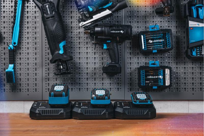 HÖGERT carregador de bateria 4A 18V