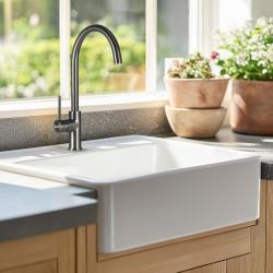 Ausmann Ceramic Panor Shade Pia de cerâmica branca Butler - Submontagem e montagem intermédia 630 x 597 mm com bancada com orifício para torneira e tampão preto mate 1208970554