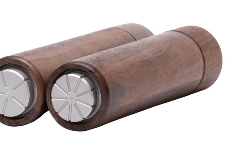 Woodsea Upside Down Walnut - Moinho de sal de madeira de noz Ø5.4x22.5 cm 1208971593