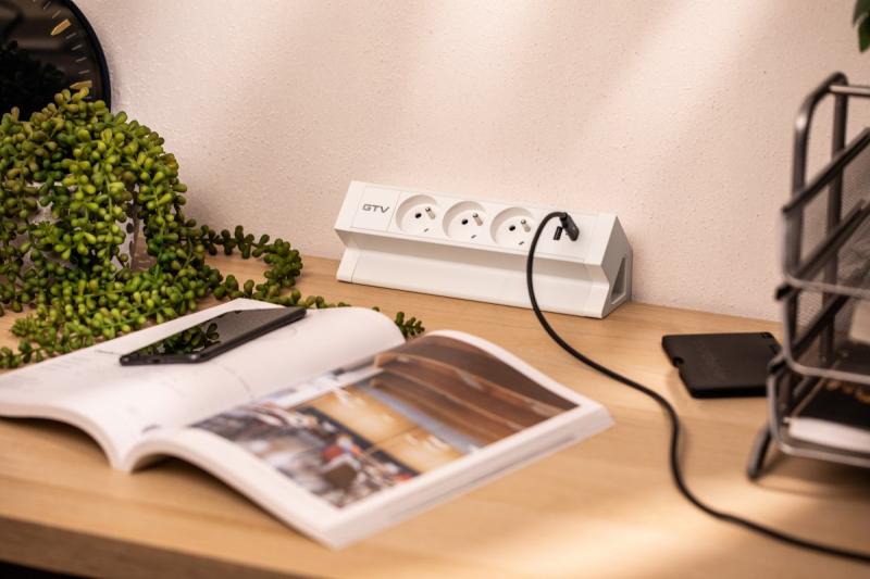 Tomada de móveis Basco, 3 x tomadas com aterramento, USB A+C, cabo de 1,5m, branco com montagem