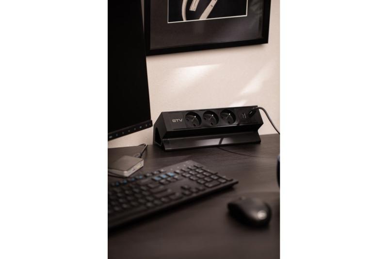 Tomada de móveis Basco, 3 x tomadas com aterramento, USB A+C, cabo de 1,5m, preto com montagem