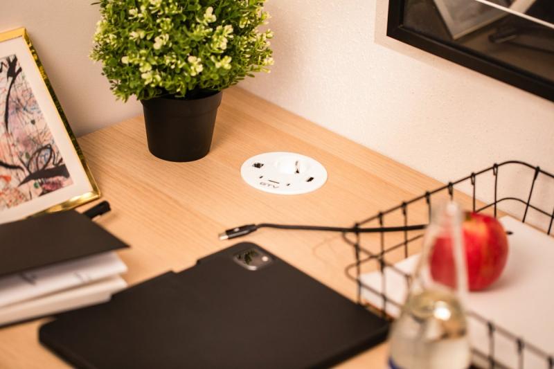 Tomada de Móveis RONDO, 1xSCHUKO, 1xUSB-A, 2xUSB-C, HDMI, cabo RJ45 1,5 m, branco