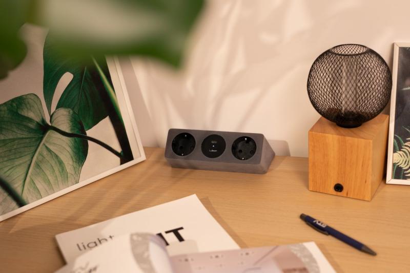 Tomada para móveis SOFITO, 2xSHUKO, USB A+C, cabo 1,5 m, cinza flock.