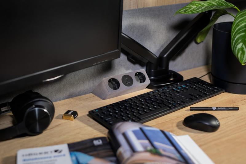 Tomada para móveis SOFITO, 2xSHUKO, USB A+C, cabo 1,5 m, cinza flock.